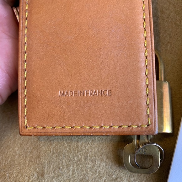 Authentic Louis Vuitton Dust cover - Picture 8 of 8